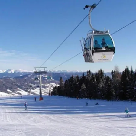 Sunlit With Jacuzzi In Turracherhohe