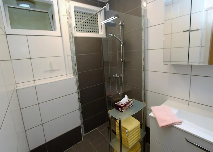 Dom wakacyjny Sunlit With Jacuzzi In Turracherhohe *