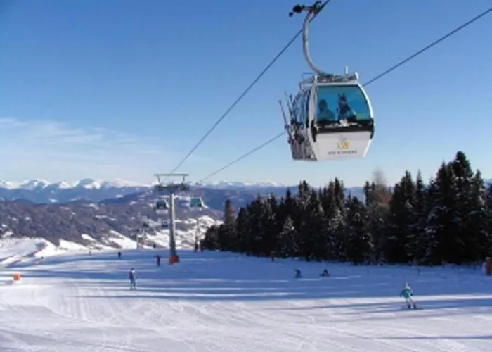 Sunlit With Jacuzzi In Turracherhohe